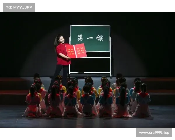 欧家铭夺冠后深情跪谢恩师 15年金腰带见证两代人武学传承 欧家铭夺冠后深情跪谢恩师 15年金腰带见证两代人武学传承